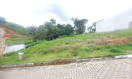 Terreno com 411 metros quadrados em Condomínio fechado a venda no Bairro Salvaterra Juiz de Fora