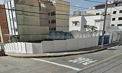 Terreno à venda de esquina com 475 metros a venda no Bairro Cascatinha em Juiz de Fora