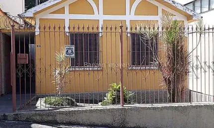 Terreno com 368,55 m² com Casa de 4 quartos a venda no bairro Paineiras em Juiz de Fora