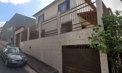 Casa  duplex de 4 quartos (sendo 1 suite master) com piscina e espaço gourmet a venda no Parque Guaruá - Juiz de Fora à venda
