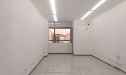 Sala comercial com 1 vaga de garagem a venda no centro de juiz de fora