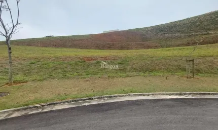 Lote com 682 m² a venda no Condomínio Alphaville Juiz de Fora