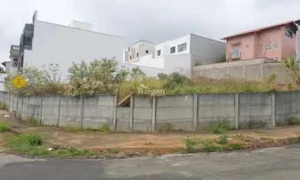 Lote com 427m² a venda no bairro Aeroporto em Juiz de Fora.