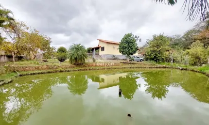 Granja com 3 quartos sendo uma suíte e área de 1.700m² a venda no condomínio prainha do monte verde em juiz de fora