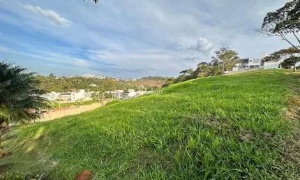 Lote com 668m² a venda no Condomínio Residencial Alvim em Juiz de Fora