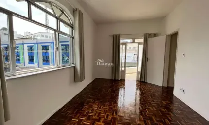 Apartamento amplo com 3 quartos sendo 1 suíte com varanda a venda no Bairro Alto dos Passos em Juiz de Fora