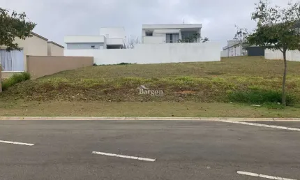 Lote com 450 m² a venda no Condomínio Alphaville em Juiz de Fora