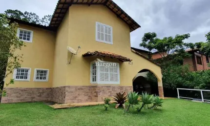 Casa duplex 3 quartos sendo 1 suíte master e 2 vagas de garagem a venda no Bairro Novo Horizonte em Juiz de Fora