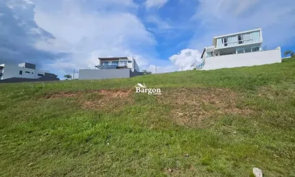 Lote plano com 537 m² a venda no Condomínio Alphaville em Juiz de Fora