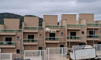 Casa triplex com 2 quartos à venda no Bairro Jardim São João em Juiz de Fora