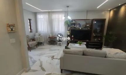 Casa triplex com 5 quartos sendo 2 suites a venda no Bairro Industrial em Juiz de Fora