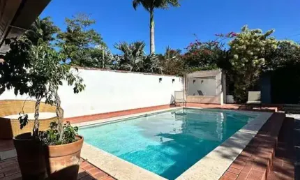 Casa mobiliada com 6 suítes a venda no bairro geribá em armação dos búzios - rj