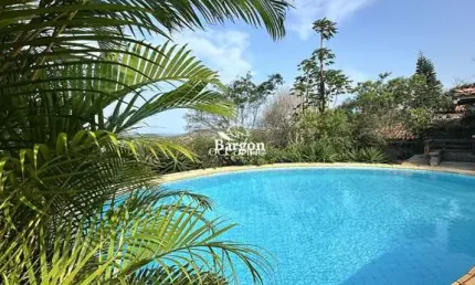 Casa com 4 quartos sendo 4 suítes no bairro village da ferradura em armação dos búzios - rj