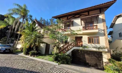 Vendo Casa com 5 quartos (4 suítes), 4 vagas na Barra da Tijuca