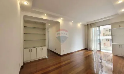 Vendo apartamento com 2 quartos, sendo uma suíte, na tradicional Rua Pereira Nunes.