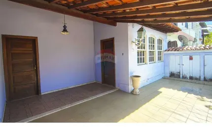 Casa à venda com 211m2, 3 quartos, por R$ 435.000, em rua fechada, na Taquara