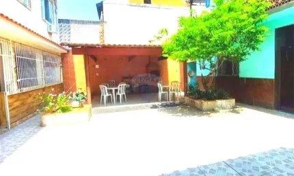 Duas belas casa , preço único, 423m2,  no centro da taquara, próximo ao restaurante jiló na manteiga .
