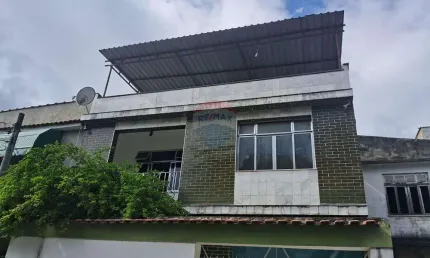 Casa de Vila à Venda na Estrada Intendente Magalhães, em Madureira, com 259 m² e 3 quartos
