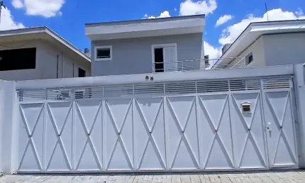 CASA A VENDA COM 250 M² - ALTO DA BOA VISTA - 4 DORMITORIOS E 3 VAGAS