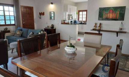 Casa Térrea com 3dorms/1sts, churrasqueira, piscina, climatizada! à venda.