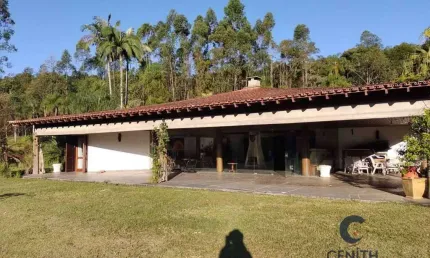 Casa em Excelente Lote! 5 dorms/1sts, avarandada! à venda, 300 m²
