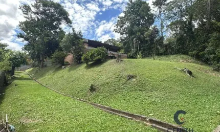 Ótimo lote 1.000 m², limpo, com edícula! Cond. Recanto Impla - R$ 690 mil