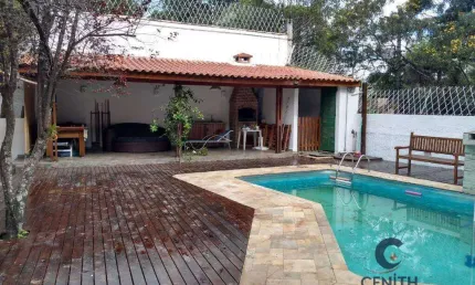 Aconchegante Casa com 5 dorms/2sts, 380 m² - Condomínio Roma I