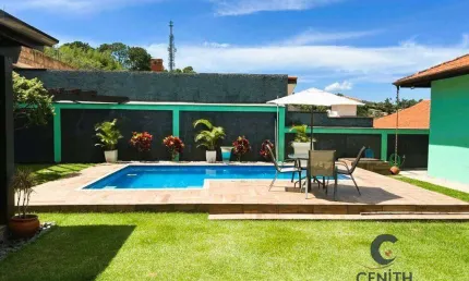 Aconchegante Casa com 3 suítes, mobiliada, piscina, churrasqueira, lazer!