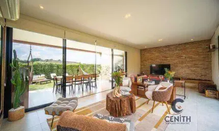 Charmosa Casa com living integrado, gourmet, piscina e churrasqueira! 261m²