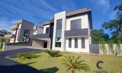 Linda Casa com 4 dorms/2sts, living integrados, amplo quintal, planejados!