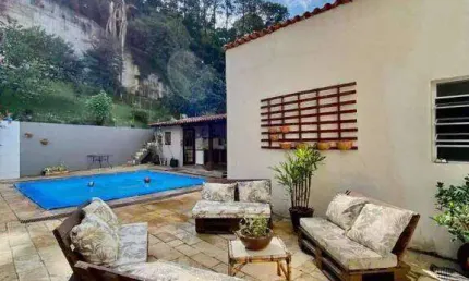Charmosa Casa em Estilo Campestre -  312 m², Condomínio Villa Bianca.