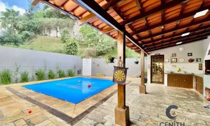 Charmosa Casa em Estilo Campestre -  312 m², Condomínio Villa Bianca.