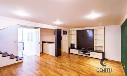 Charmosa Casa Triplex de 153m² no condomínio Aldeia da Granja!