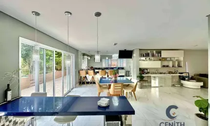 Imóvel de Alto Padrão com 3 suítes, living para 6 ambientes, climatizada!