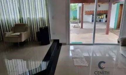 Excelente casa com 3 dorms/2sts, churrasqueira, piscina! 355 m², à venda.