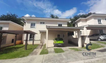 Maravilhosa Casa com 4 dorms/2sts, lareira, living integrado!