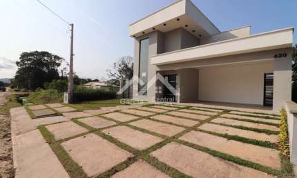 Casa em condomínio em Peruíbe com 3 quartos sendo 2 suítes