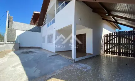 Sobrado lado Praia em Peruíbe com 4 Dormitórios (1 Suíte), Edícula e Espaço Gourmet