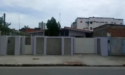 Vendo casa em Olinda Jardim Atlântico com 4 quartos