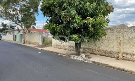 Locação de Terreno / Comercial na cidade de São Carlos