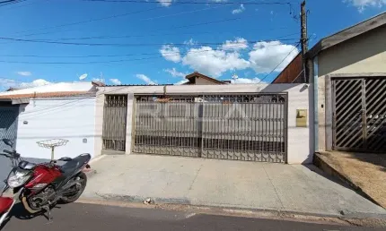 Aluguel de Casa nos Fundos em São Carlos - Ótima Localização!