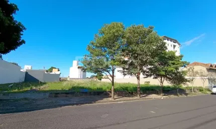 Excelente Terreno Padrão para Alugar na Vila Brasília, São Carlos