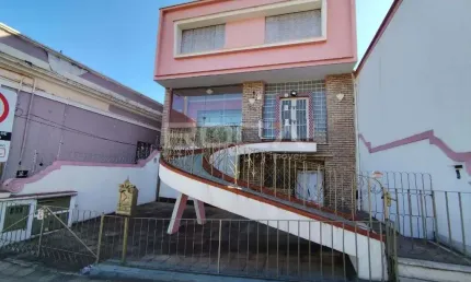 Ponto Comercial para alugar no CENTRO de São Carlos | Espaço amplo com 3 dormitórios e 6 garagens