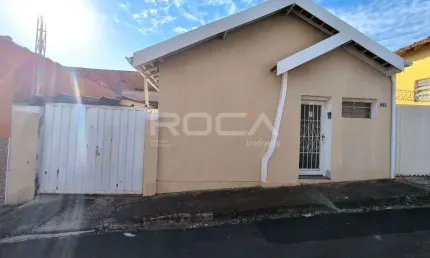 Casa padrão para alugar com 3 quartos no Jardim São Carlos - São Carlos