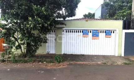Casa à venda no Jardim Macarengo em São Carlos - 03 dormitórios, suíte, garagem