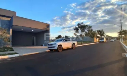 Casa de luxo com churrasqueira e jacuzzi no Condomínio Recanto do Sabiá em São Carlos