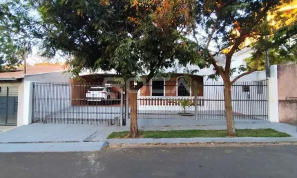 Casa de padrão para alugar em Cidade Jardim, São Carlos.