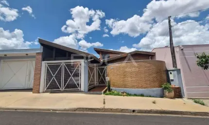 Casa de Padrão à venda e locação no Parque Fehr, São Carlos - 3 dormitórios, suíte, garagem coberta!