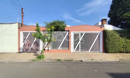 Casa padrão à venda e locação no Centro de São Carlos