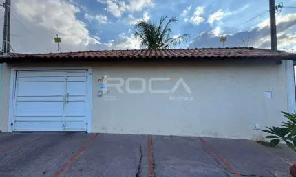 Casa de Padrão com 3 dormitórios e piscina em Residencial Itamarati, São Carlos